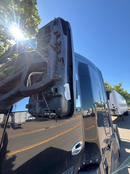 Kenworth T800 Sleeper Truck, 2019 – Heavy-Duty 6×4 Semi Tractor, Cummins/PACCAR Power, Sleeper Cab