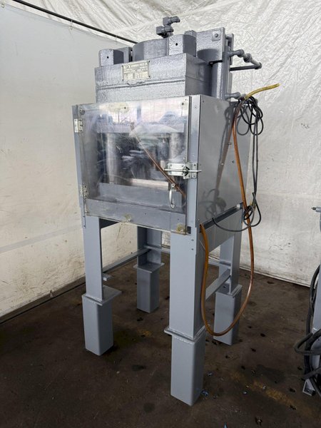 300 TON M&amp;N 4-POST HYDRAULIC HOBBING PRESS. STOCK # 1224124.