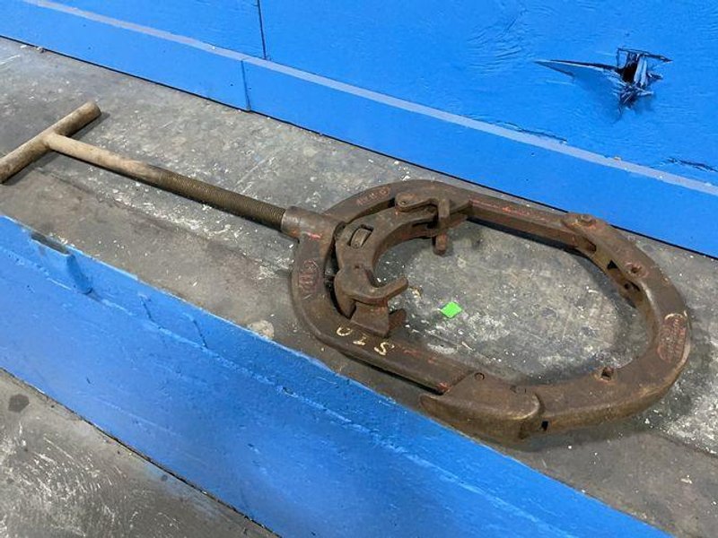 REED MANUFACTURING 8.5” X 12.5” TUBE BENDER   -  H 8