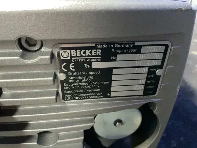 BECKER 0.66 KW VACUUM PUMP  -  VT 4.16
