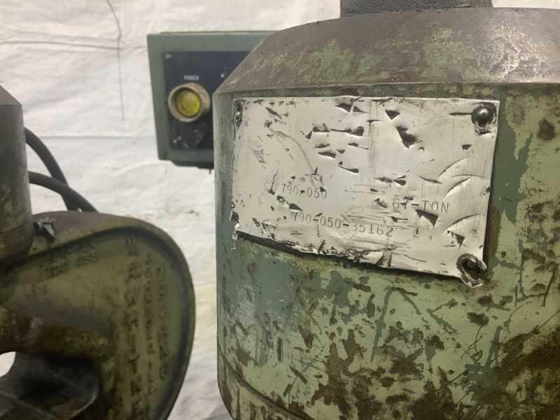 (2) 67 TON W A WHITNEY FLANGE HYDRAULIC PUNCH PRESS: STOCK #78821