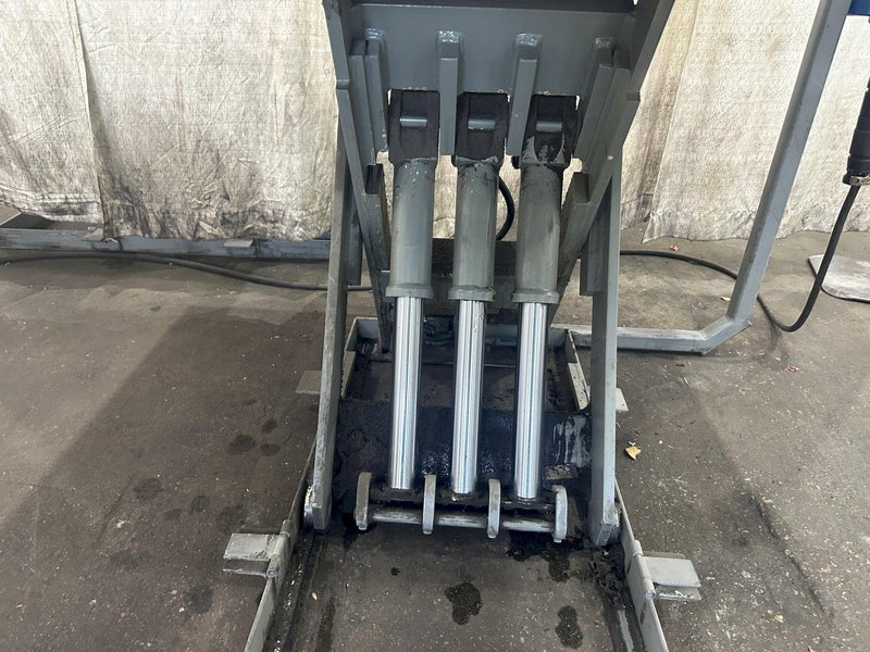 5000 LB. HYDRAULIC TURN TABLE: STOCK #77269