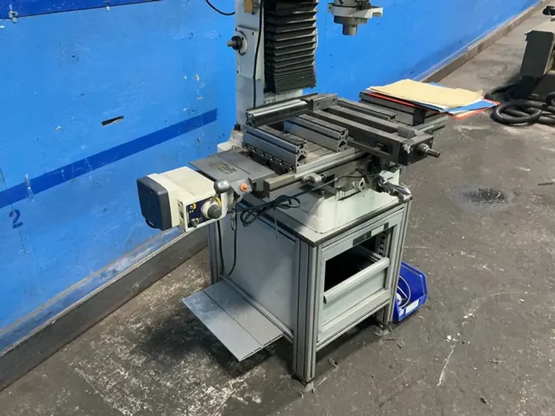 PRECISION MATTHEWS 10” X 28" VERTICAL MILL  -  PM-932M
