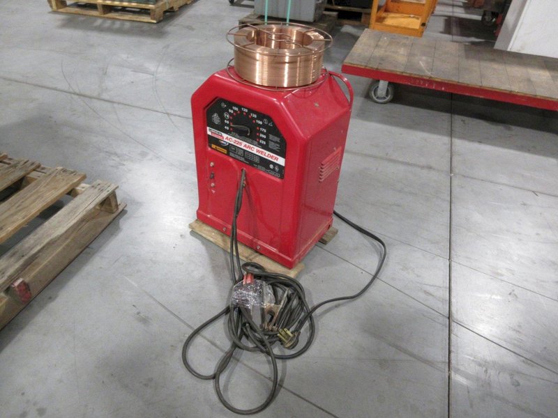 Lincoln Electric AC-225 Stick Arc Welder with Spool .035" Welding Wire- Auction Item