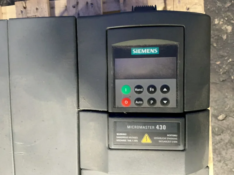 SIEMENS 75 KW MICROMASTER 430 VARIABLE FREQUENCY DRIVE  -  6SE6430-2UD37-5FA0