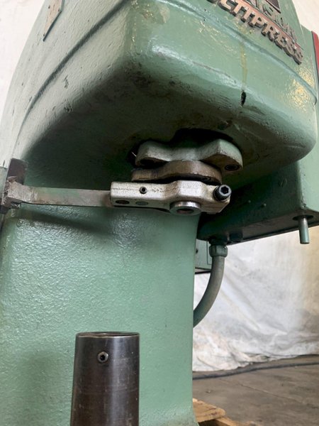 1 TON DENISON A-1 MULTIPRESS HYDRAULIC PRESS. STOCK #0686324