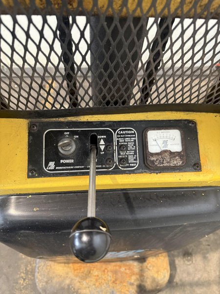 BIG JOE 2018-R7 ELECTRIC WALK-BEHIND LIFT. STOCK # 0430026