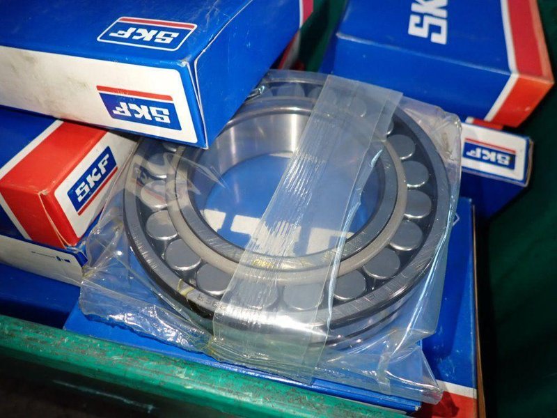 SKF BEARINGS  -  22216E