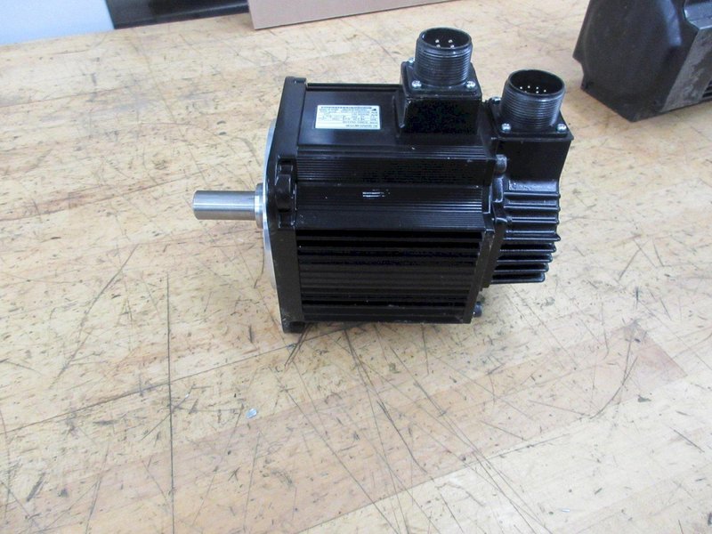 Used Haas Servo Axis Motor Sigma-1 09 (Short) #93-0346 (Yaskawa Model SGMG-09A2AB)