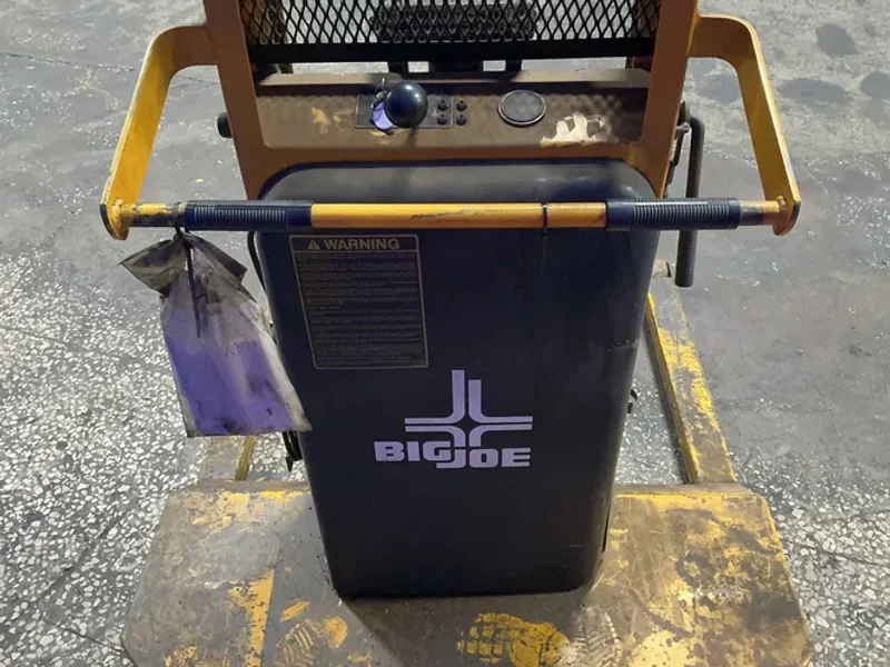 BIG JOE 1500 lbs ELECTRIC PALLET STACKER   -  1524-A5