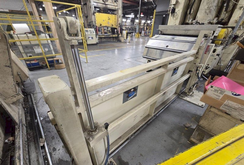 Coe Press Equipment Single Side Thread Table