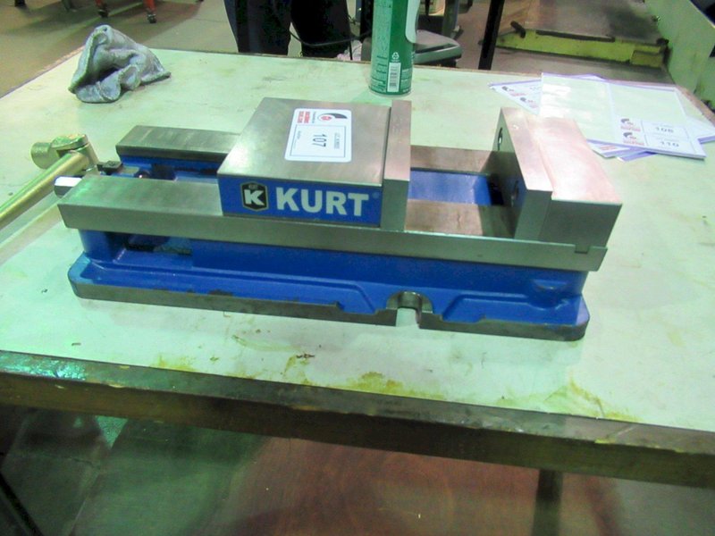 Kurt D688 Machine Vise with Steel Jaws and Handle- Auction Item