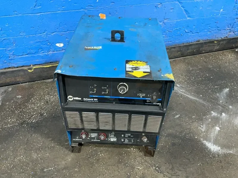 MILLER 300 AMPS WELDER  -  DELTAWELD 302