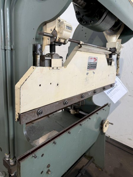 17 TON X 4&#039; DIACRO 14-48-2 HYDRA-POWER PRESS BRAKE. STOCK # 1004425