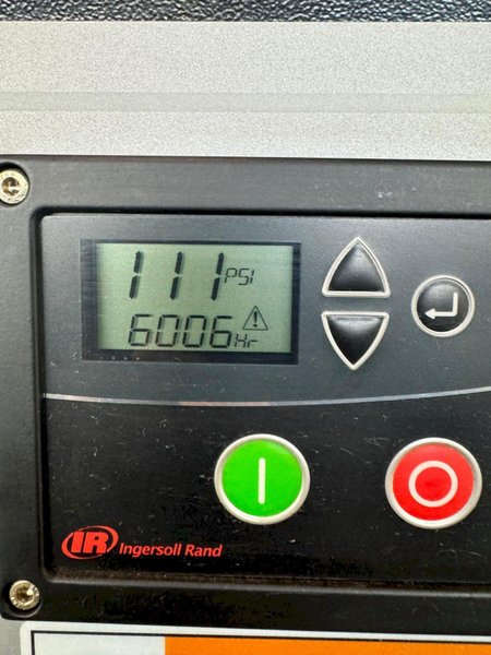 5 HP INGERSOLL-RAND R4i-A 125 AIR COMPRESSOR W/ AIR DRYER. STOCK #0892724
