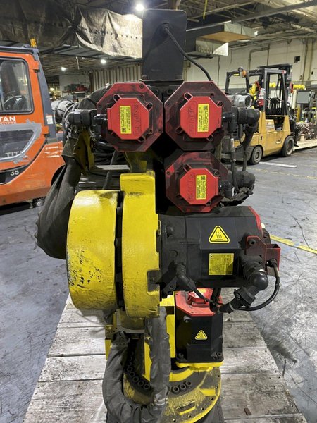 FANUC ROBOT  R-1000iA/100F w/ R-30iB Controls USED