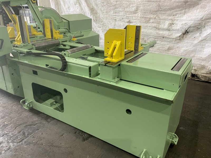 18" X 22" HYD-MECH V-18APC AUTOMATIC TILT FRAME VERTICAL BAND SAW: STOCK #81007"