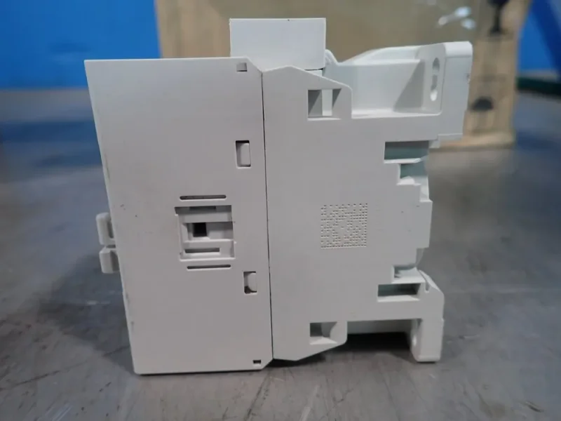 ALLEN-BRADLEY CONTACTOR  -  100-E26KD00