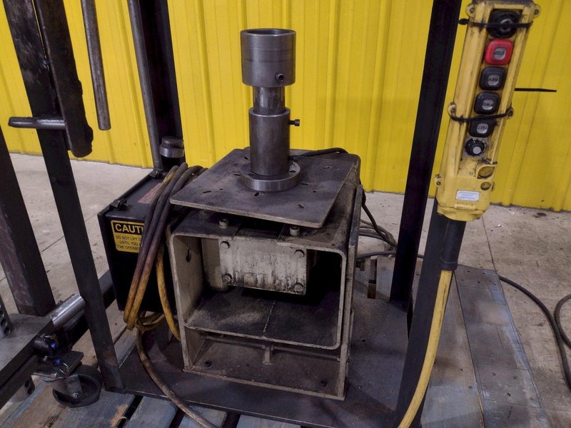 500 LB PANDJIRIS MODEL ALPHA 5-3 WELDING POSITIONER, 115 VOLT: STOCK #23361
