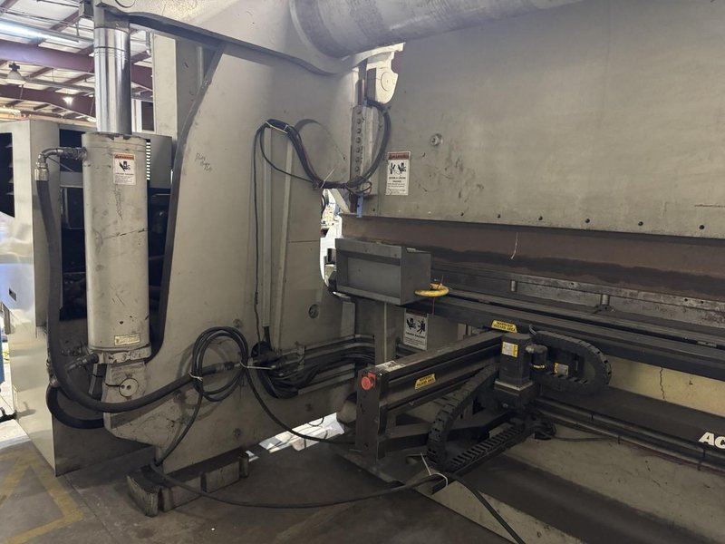 320 ton X 16′ Accurpress 732016 CNC Press Brake, 2006 – 2 axis back gage,  manual crowning block