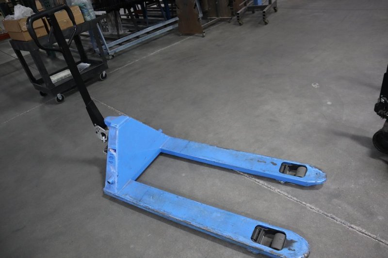 Pallet Jack Uline H-3763 4400 LB Capacity 27" Fork Width 48" Fork Length- Auction Item