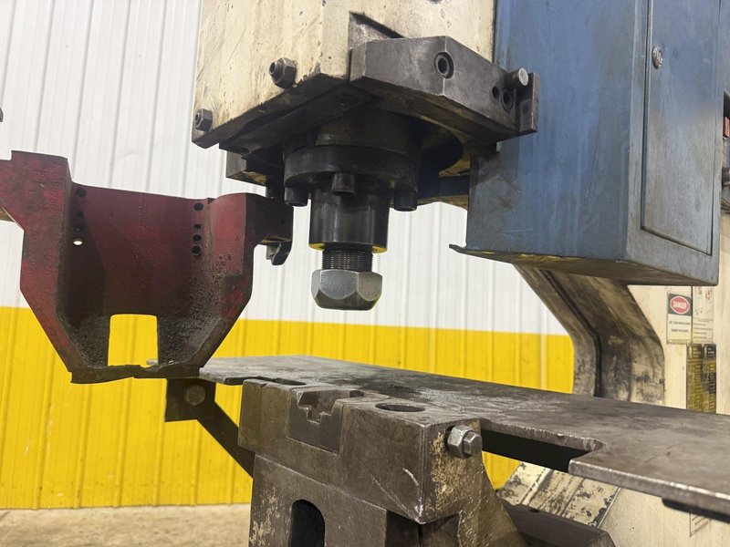 110 TON MUBEA MODEL #HIW 1000/610 HYDRAULIC IRONWORKER: YOBRO #25673