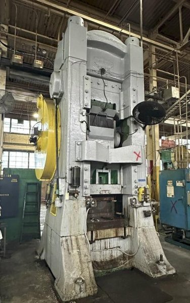 1200 TON CLEVELAND MODEL #12K KNUCKLE JOINT PRESS, 10" STROKE. STOCK # 0540926