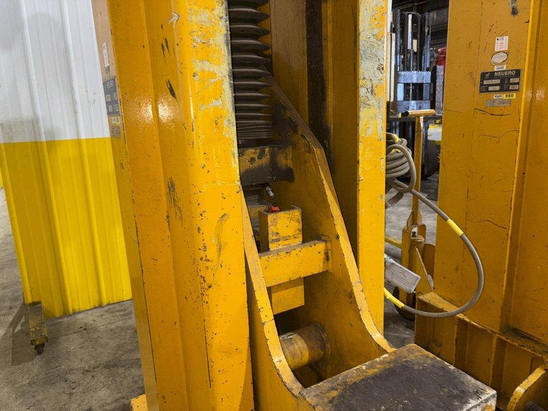 (4) 20 TON (160,000 LBS TOTAL) RAILWAY / NEUERO HEAVY DUTY MOBILE VERTICAL LIFT JACKS: YOBRO #24229