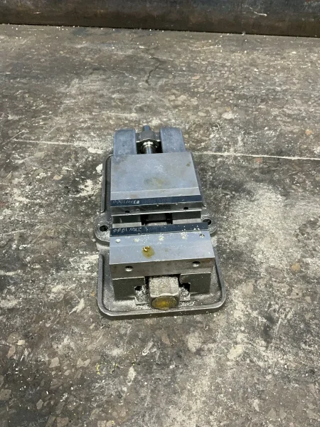KURT 6” 6” VISE  -  D675
