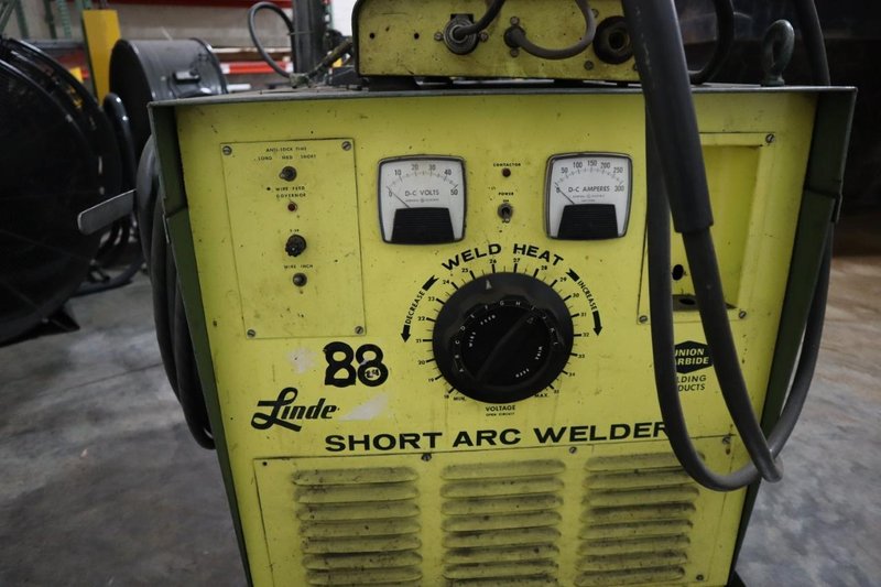 Linde V-200C MIG Welder 200 Amp, Wire Feed Unit, Tweco Torch, Cart- Auction Item