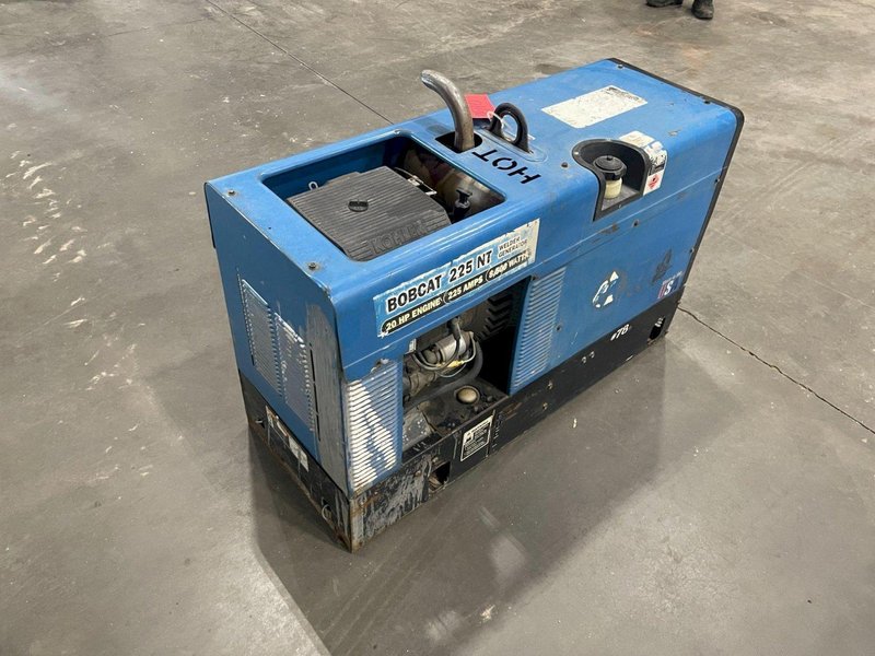 MILLER BOBCAT 225NT WELDER GENERATOR 11,000 WATTS USED