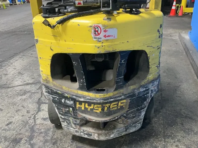HYSTER 4600 LBS FORTIS 50 PROPANE FORKLIFT  -  S50FT