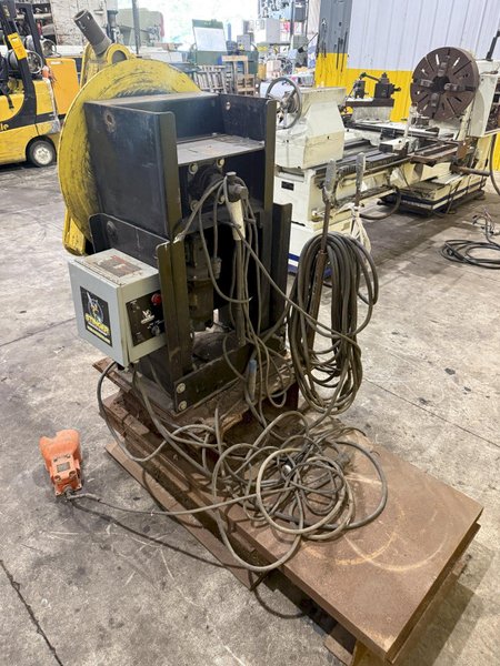 1,250 LB STINGER MODEL #P-1250 PIPE WELDING POSITIONER WITH 30" GRIPPER CHUCK : YOBRO #25213