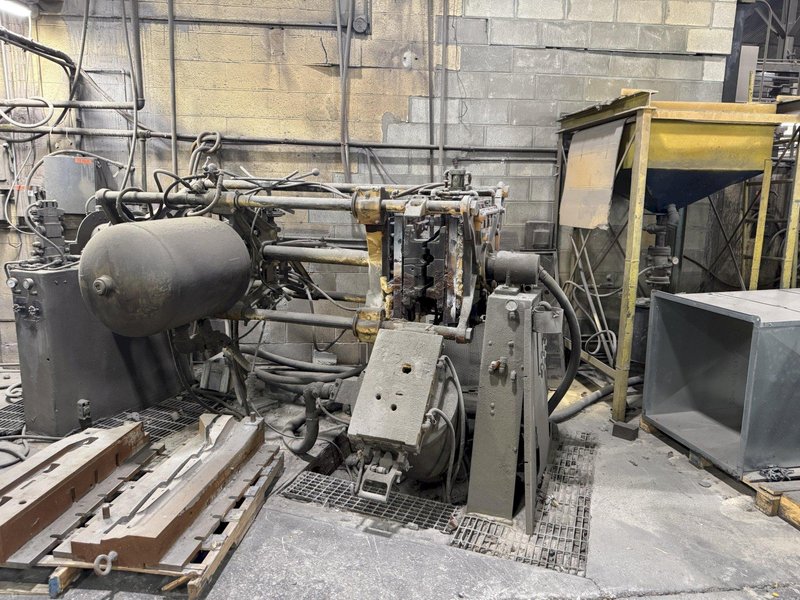 Dependable model 600 shell core machine with hydraulic system and feed with blow tank, controls