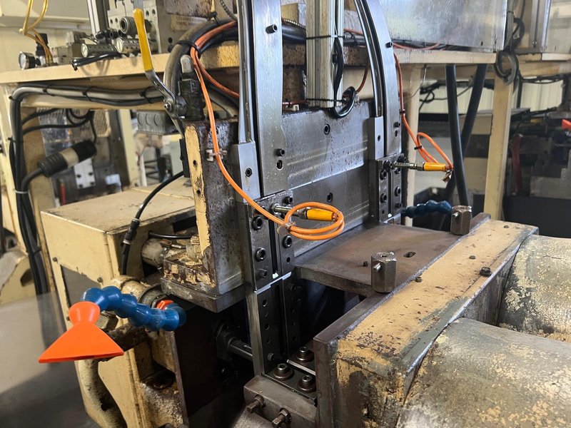 Nutap Model MAS-14V Twin Spindle High Speed Bent Shank Tapper