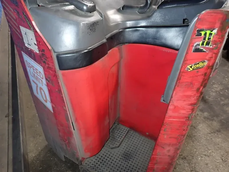 RAYMOND 4000 LBS ELECTRIC STANDUP  FORKLIFT  -  R40-C40TT