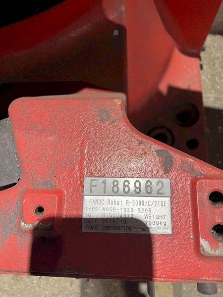 FANUC ROBOTICS R-200IC/210F ROBOT W/ R30IB CONTROLLER NO PENDANT USED