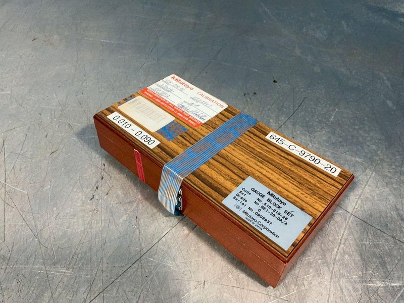 MITUTOYO GAUGE BLOCK SET   -  516-918-26