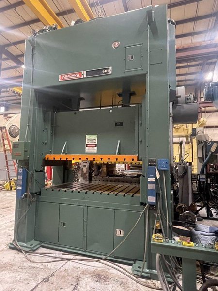 300-ton Niagara SE2-300-84-48 UH, 330 ton Straight Side Double Crank Mechanical Metal Stamping Press For Sale, Year 1992