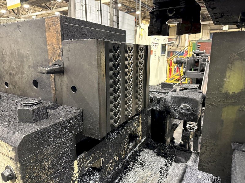 8,000 LBS FORCE CHAMBERSBURG MODEL #8 IMPACTOR HORIZONTAL FORGING MACHINE