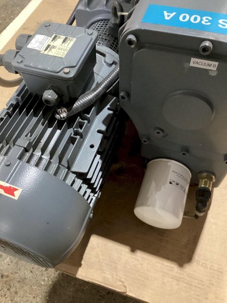 ATLAS COPCO GVS300A-3002615031 VACUUM PUMP WITH MOTOR USED, 2021