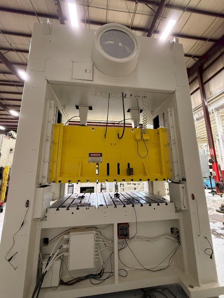 300-ton Clearing Niagara SE2-300-84-48UH Used Straight Side Mechanical Metal Stamping Press For Sale, Reconditioned 2025