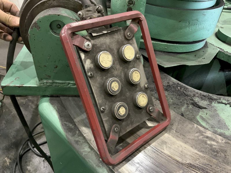 6"X 6" X 5/8" ROUNDO MODEL R6 ANGLE BENDING ROLL : STOCK #80903