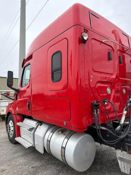 2020 Freightliner Cascadia 1FUJHHDV1LLLC1683
