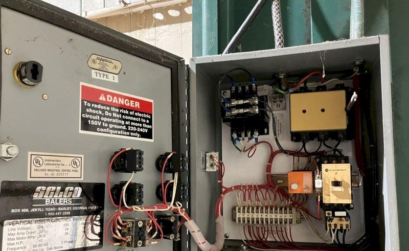 SELCO MODEL V5-HD VERTICAL HYDRAULIC BALER: YOBRO #24583