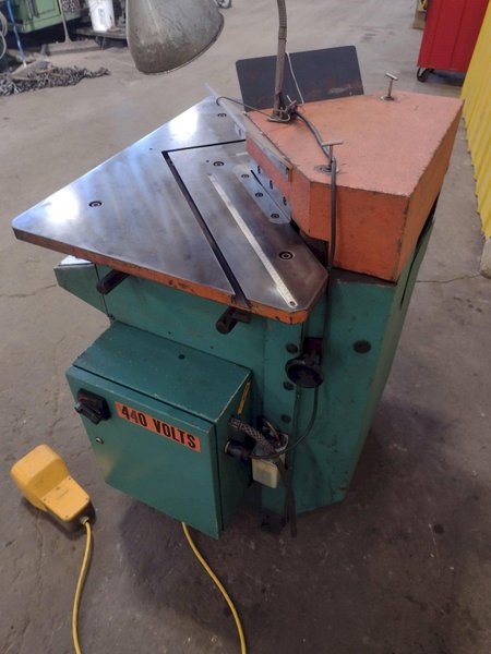 10&quot; X 10&quot; X 3/16 UNIPUNCH MODEL COMACA CH 260 HYDRAULIC ANGLE NOTCHER: STOCK 17381