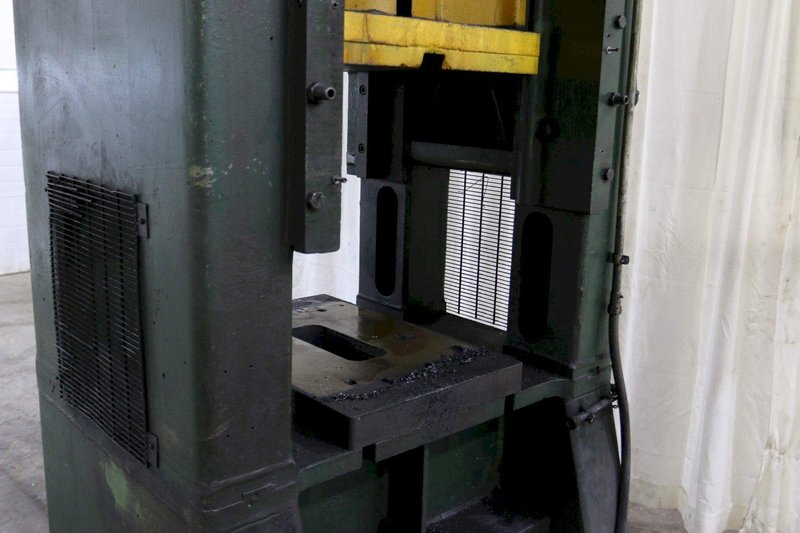 150 TON ERIE MODEL S1-150-27-33 SSSC PRESS: STOCK #71164