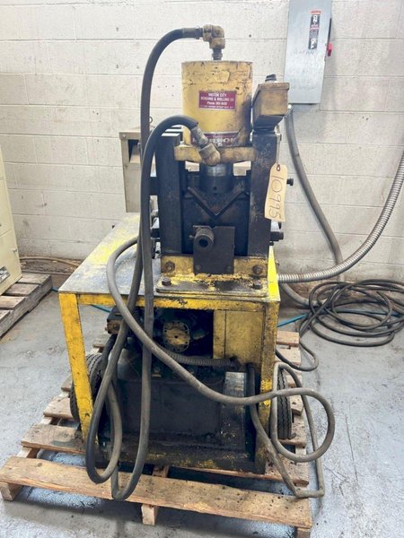 4" X 4" X 3/8" FABRILINE HYDRAULIC ANGLE SHEAR. STOCK # 0774625