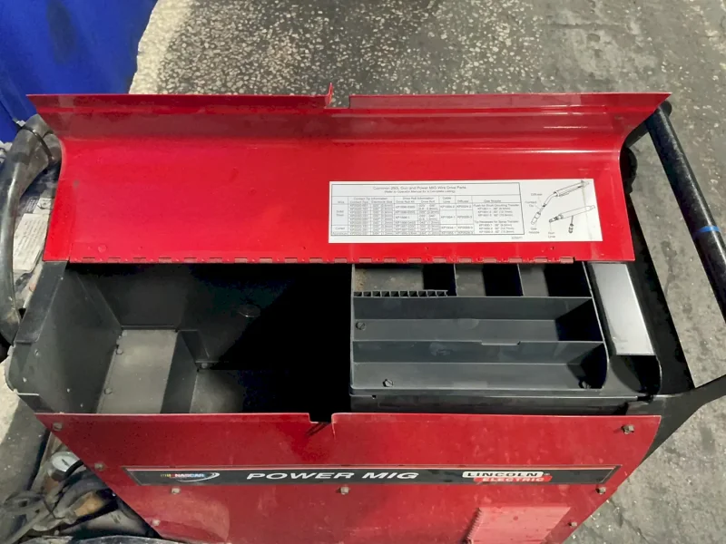 LINCOLN ELECTRIC 250 A WELDER  -  POWER MIG 255
