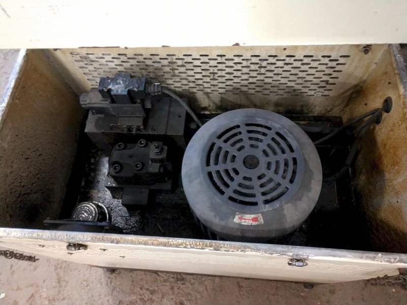 16&quot; X 32&quot; CHEVALIER MODEL #FSG1632AD HORIZONTAL 3 AXIS SURFACE GRINDER: STOCK 12711